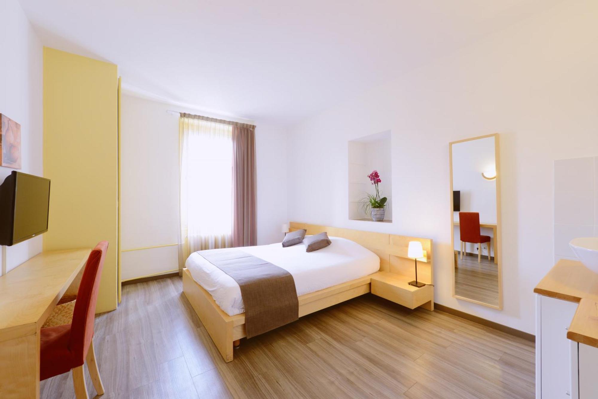Hotel Du Marche Лозанна Номер фото