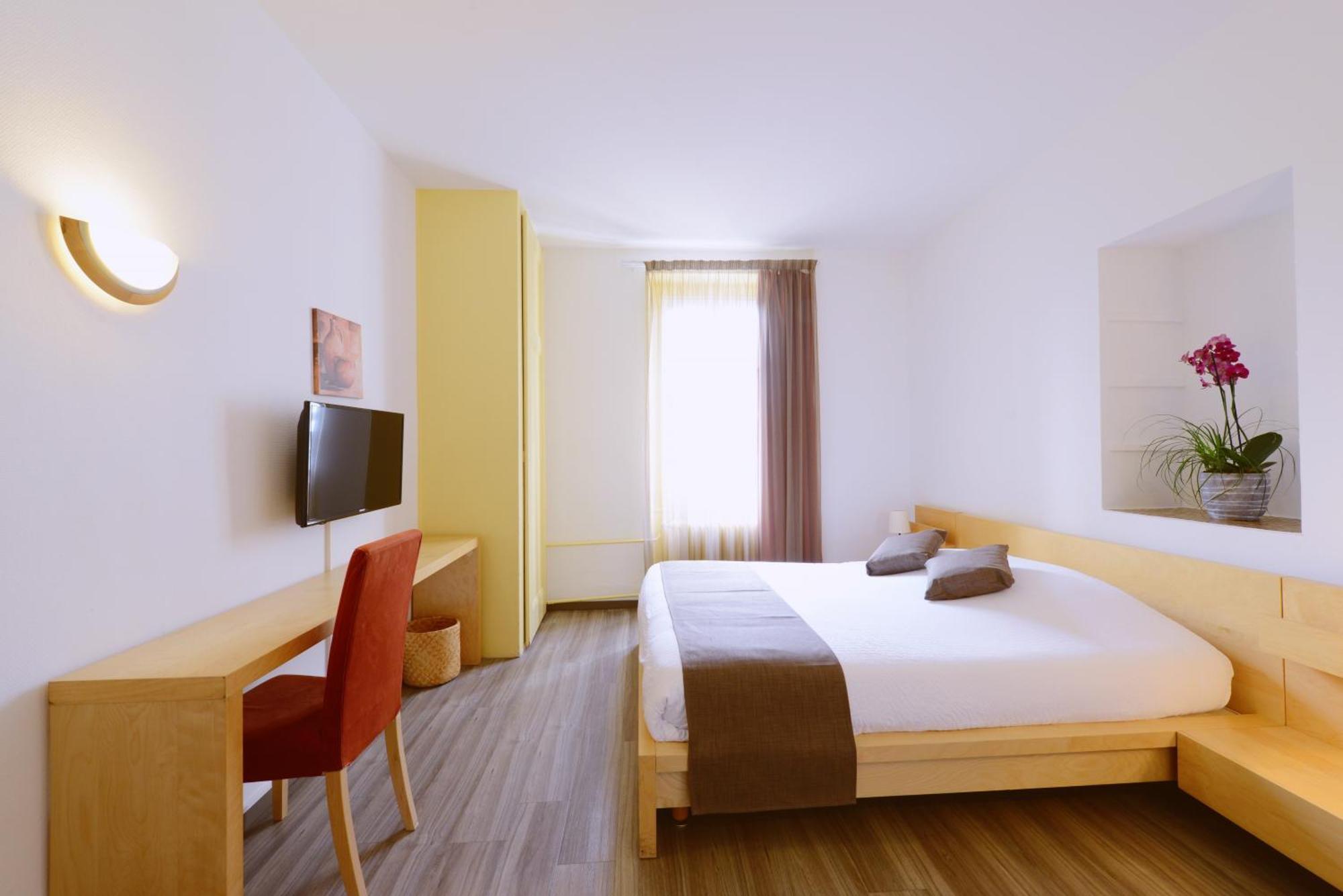 Hotel Du Marche Лозанна Номер фото