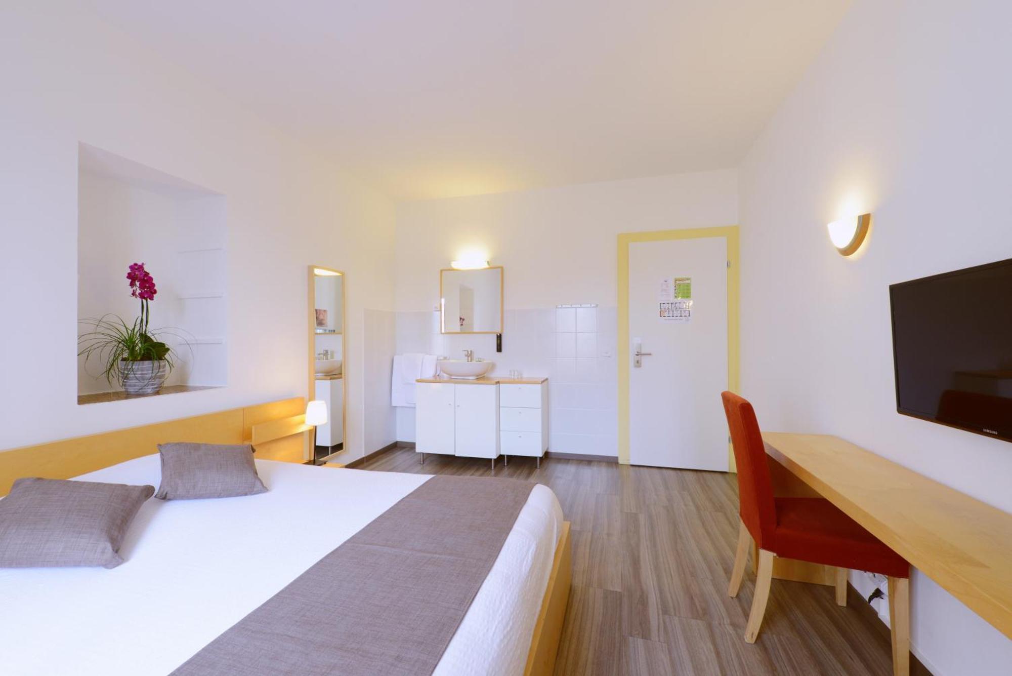 Hotel Du Marche Лозанна Номер фото