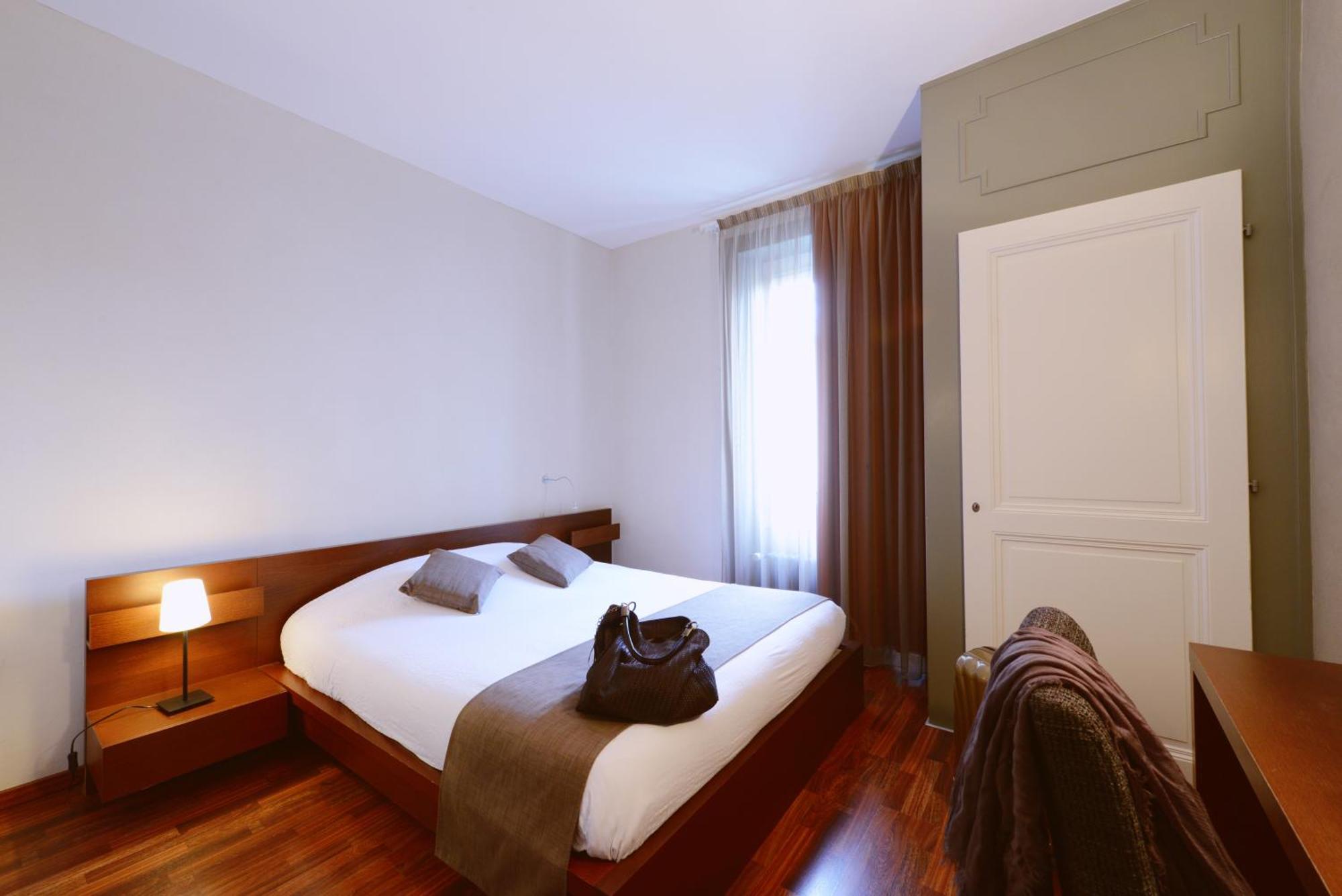 Hotel Du Marche Лозанна Номер фото