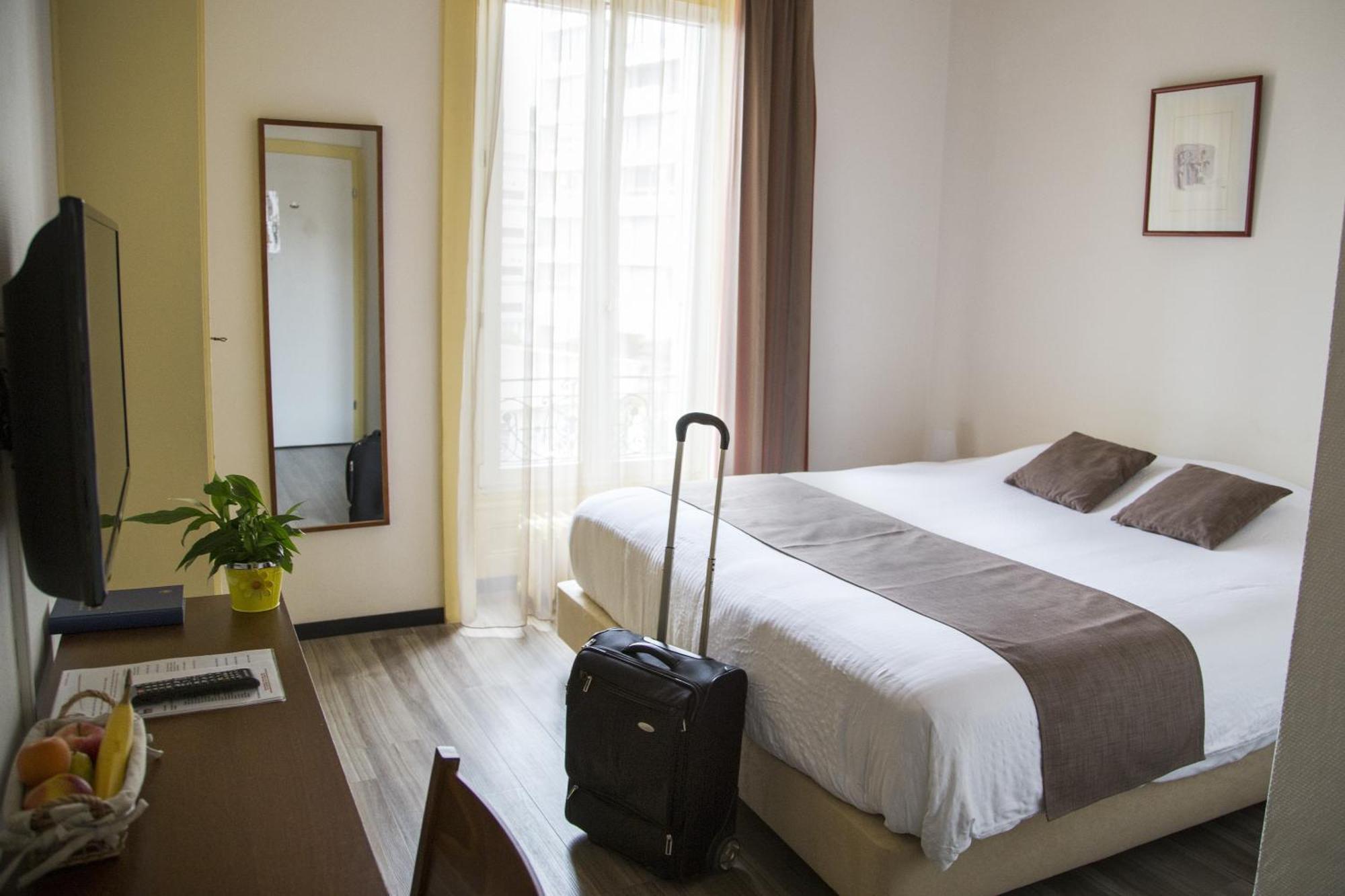 Hotel Du Marche Лозанна Номер фото